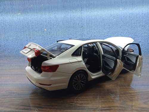 Volkswagen Jetta/sagitar Escala 1/18 1:18 1 18 Blanco (Usado)
