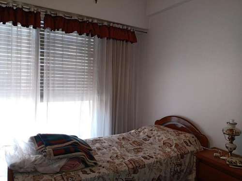 Imagen 18 de 21 de Locales Con Vivienda En Planta Baja Y Depto. 5 Amb. En P.a