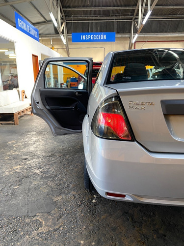 Imagen 22 de 24 de Ford Fiesta Max 1.6l Edge Plus 2013