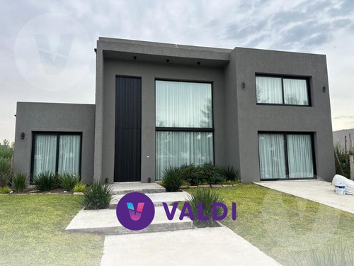 Casa En Venta - Barrio Don Joaquin