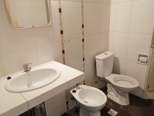 Imagen 5 de 9 de Lindo Apto Piso Alto Rivera Y Luis Alberto De Herrera Comoda Terraza 1 Dormitorio Con Pacard Actualizado Comoda Cocina Definida Con Buenos Placares. Lavadero Gc3700 Anda O Cgn