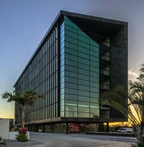 Imagen 1 de 21 de Oficina En Edificio Black, Un Icono En Mérida