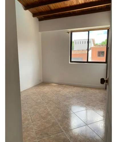 ¡se Arrienda Amplio Apartamento En Los Colores!