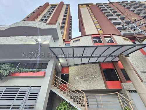 Se Vende Apartamento Para Remodelar A Su Gusto En Urb. Los Caobos, Edificio Con Planta Eléctrica Total 25-20469 Hc