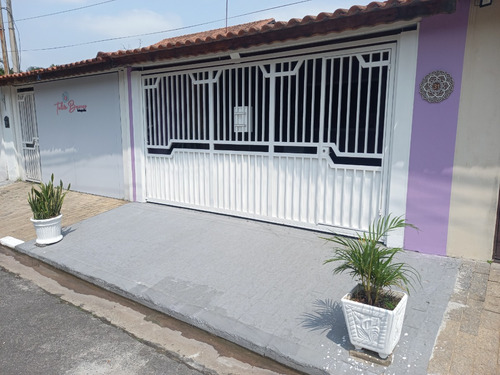Casa Térrea Espaçosa Com Lindo Sótão - Rua Tranquila E Localização Excelente