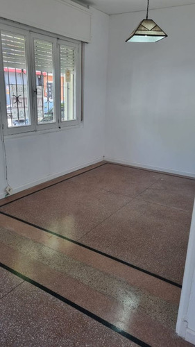 Casa 1 Dormitorio En Acevedo Díaz Esq. Pagola A Pasos De Tres Cruces $24000