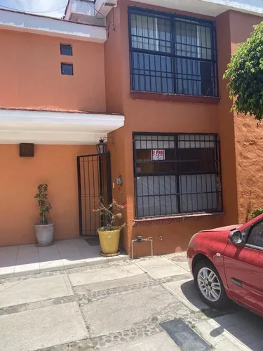 Casas en Venta Propiedades individuales en Jardines Del Bosque, Guadalajara  | Metros Cúbicos