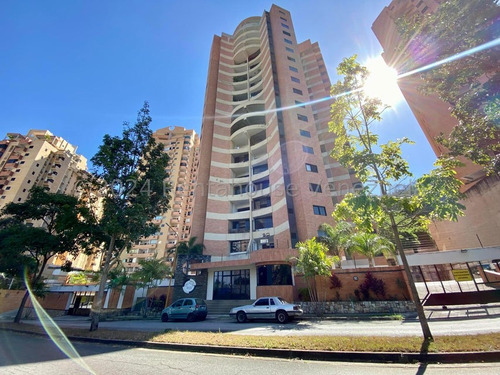 Apartamento En Venta Excelente Ubicación. Este Luminoso Piso Bajo Cuenta Con Una Cocina En Obra Blanca Ymp Ofreciéndote La Oportunidad De Diseñarla A Tu Gusto. Las Chimeneas Valencia 24-17650