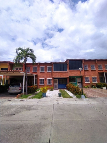 Twon House Remodelada, Cecana A La Via Principal.
