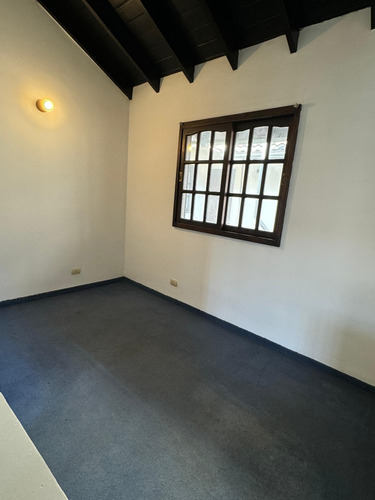 Duplex En Venta Con Cochera Y Patio - Apto Credito
