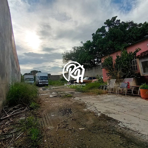 Terreno En Venta En El Barrio Lourdes, Maracay