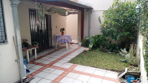 Excelente Casa Al Frente Totalmente Reciclada En Buena Zona