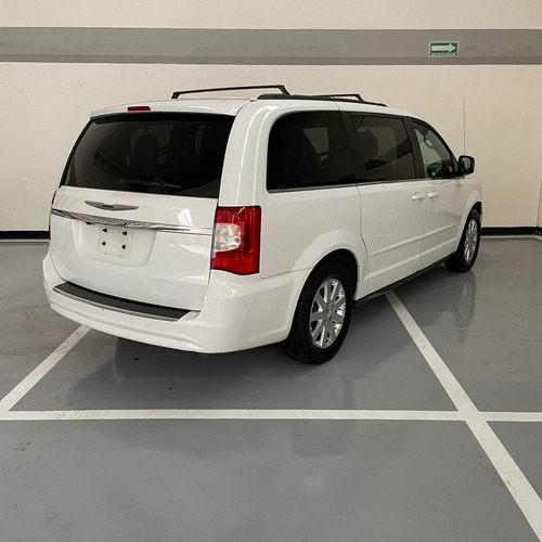 Imagen 6 de 12 de Chrysler Town & Country 2014 3.6 Lx Automática