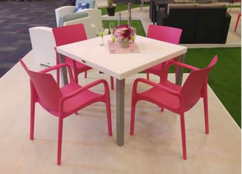 Silla Moderna Con Descansabrazos De Polipropileno Durable