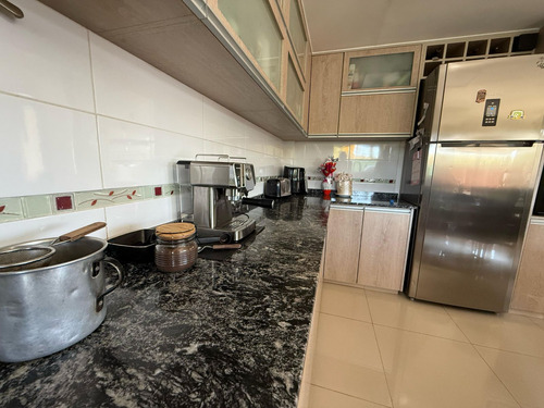 Vende Casa Gerencial B° Manzanos - 3 Dormitorios