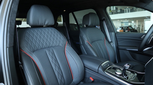 Imagen 6 de 11 de Bmw X5 M50i Edición Black Vermilion 2022