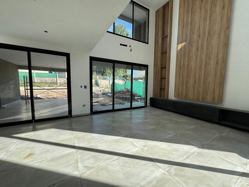 Casa A La Venta En Barrio Alma Gardenia- Lote A2