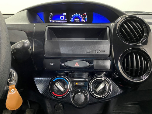 Imagem 18 de 20 de Toyota Etios 1.3 16v X 5p