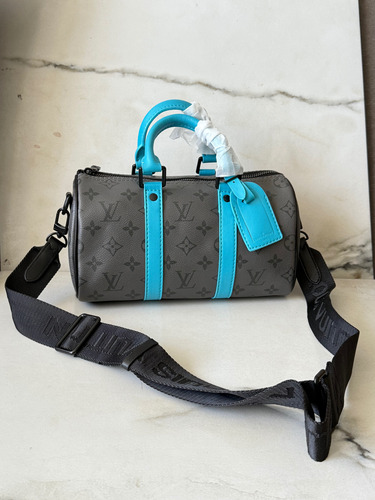 Bolsa Mariconera Louis Vuitton Keepall25 Gucci Versace Boss Gris Oscuro Lisa Negro Negro (Usado)