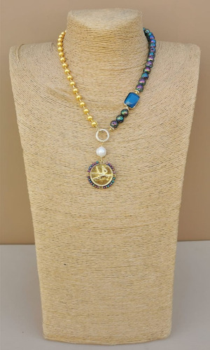 Imagen 1 de 1 de Collar Duo Cadena Y Vulcanita Con Medalla Golondrina Bordada