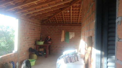 Chácara De 2 Dormitórios Cozinha E Banheiro