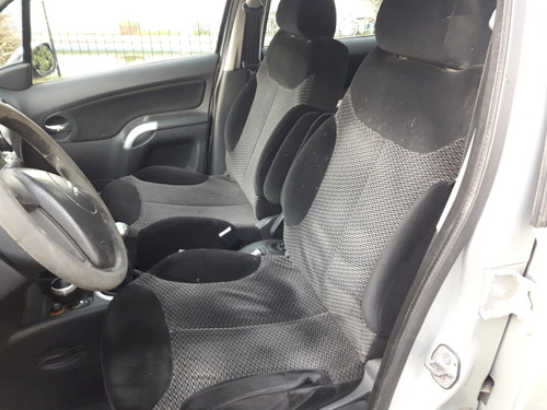 Imagen 10 de 12 de Citroen C3 1,4 Hdi Exclusive