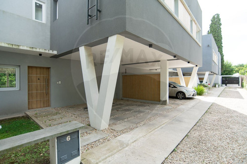 Duplex En Venta De 3 Dormitorios En City Bell