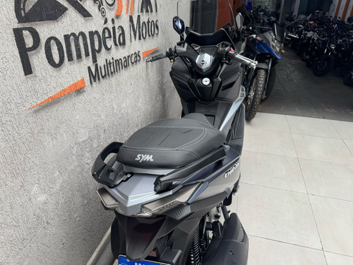 Dafra Cruisym 300 2025
