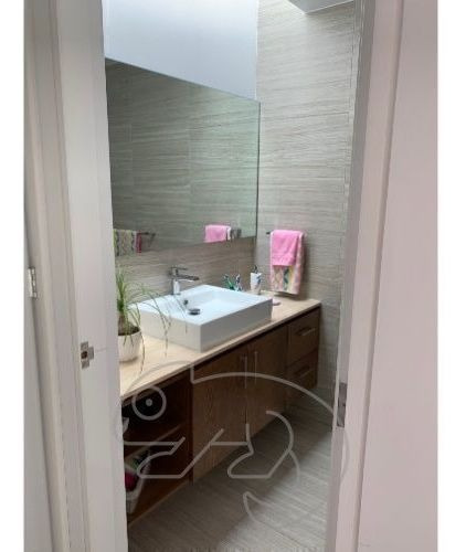 Imagen 18 de 30 de Moderna Casa Con Doble Altura