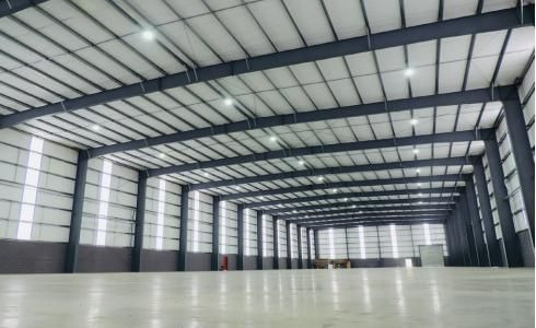 Impecable Nave A Estrenar De 880 M2 En Exaltación De La Cruz