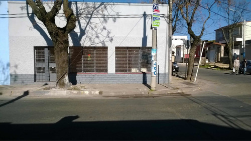 Local Céntrico Y Muy Transitado, Pasaje De Ómnibus