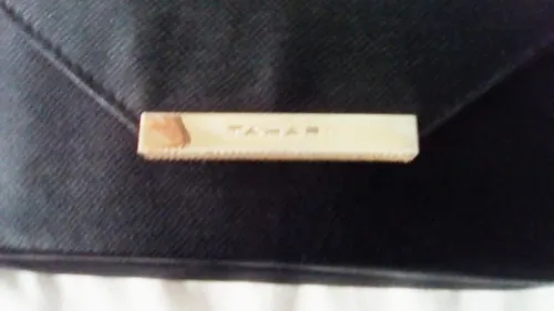 Cartera marca tahari sale