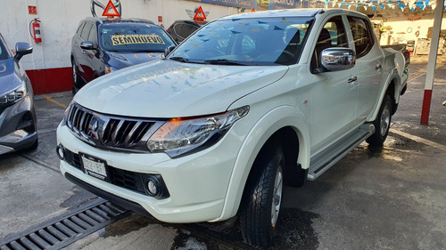 Mitsubishi L200 2.4 Cabina Doble 4x2 Mt