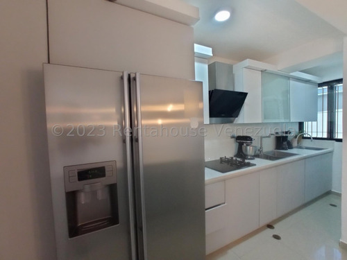 Moderno Apartamento En Venta Concepto Amerciano Remodelado Conjunto Privado Las Carolinas Turmero Vigilancia Pozo Estef 24-3492