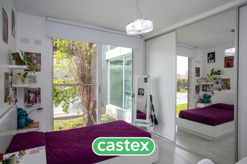 Moderna Casa En Venta En Terravista, General Rodriguez