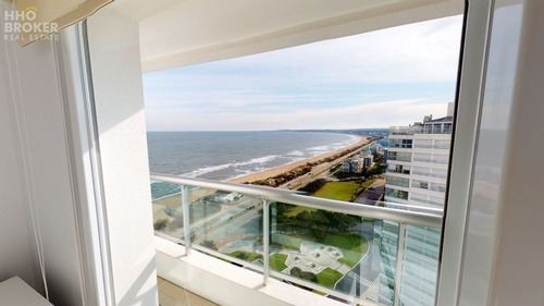 Imagen 13 de 30 de Frente Al Mar. Torre Con Espectaculares Servicios. - Punta Del Este Mansa