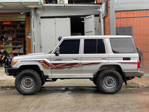 Imagen 2 de 11 de Toyota Land Cruiser 2021