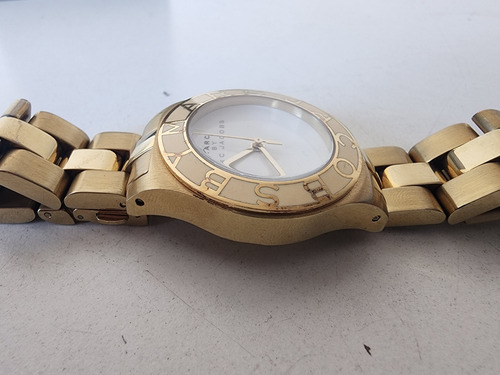 Imagen 6 de 7 de Reloj Marc Jacobs Blade Dorado Mbm3126 Con Caja