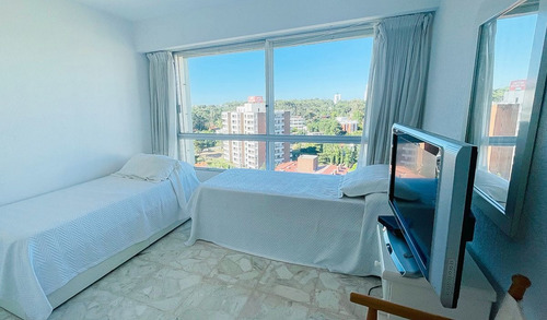 Imagen 15 de 23 de Apartamento En Venta De 3 Dormitorios En Playa Mansa (ref: Lij-5758)