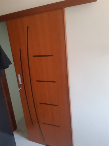 Imagem 3 de 4 de Limpeza E Acabamento De Portas E Objetos De Madeira