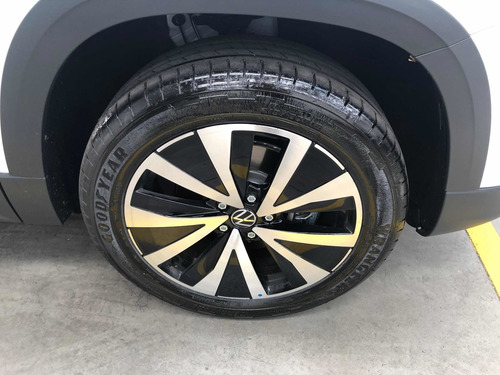 Imagen 20 de 25 de Volkswagen Taos 2023 1.4 250 Tsi Highline