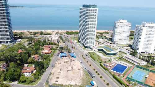 Apartamento 3 Dormitorios A La Venta En Playa Mansa Punta Del Este A Estrenar 2025