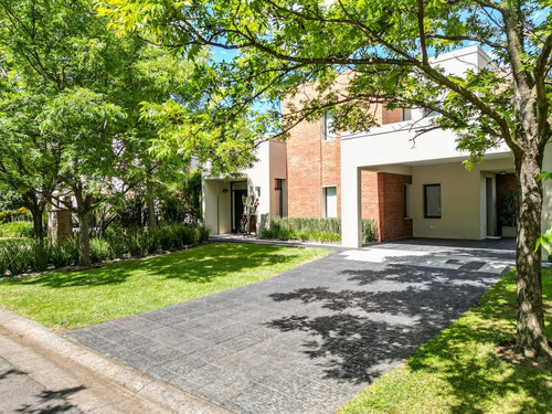 Imagen 2 de 30 de Casa En Venta Al Rio - Barrio Santa Catalina Villa Nueva Tigre