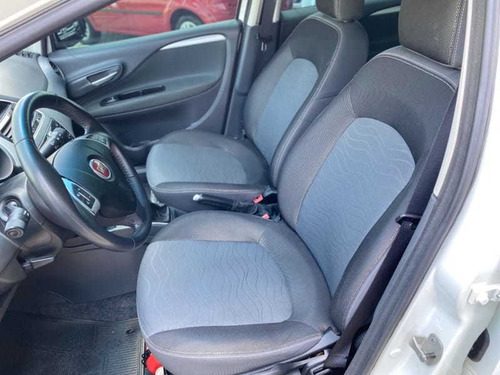 Imagem 11 de 15 de Fiat Punto Attractive Italia 1.4 2017