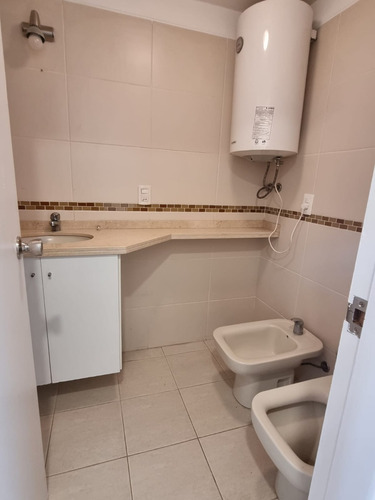 Imagen 6 de 14 de Lindo Apto A Pasos Del Parque En 21 De Septiembre Y A Mts De Ellauri. 1 Dormitorio 55 Mts Reales Al Frente Y Contra Frente Edif. Con Vig. 24 Losa Individual Bbcoa Solo Porto O Sura. Gc7000