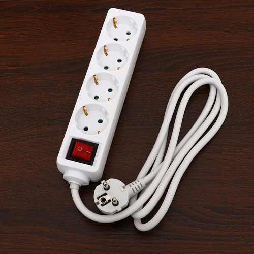 Toma De Corriente Blanca Con Enchufe Europeo Con Interruptor