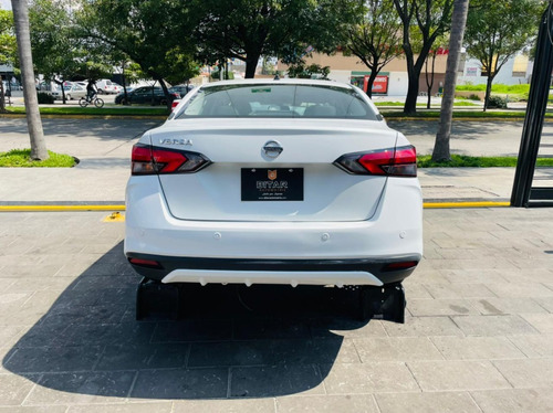 Imagen 5 de 8 de Nissan Versa Sense Blanco 2020