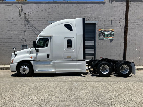 Tractocamión 2016 Freightliner Cascadia 125 /camarote