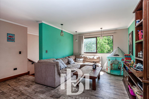Casa En Venta De 6 Dorm. En Las Condes
