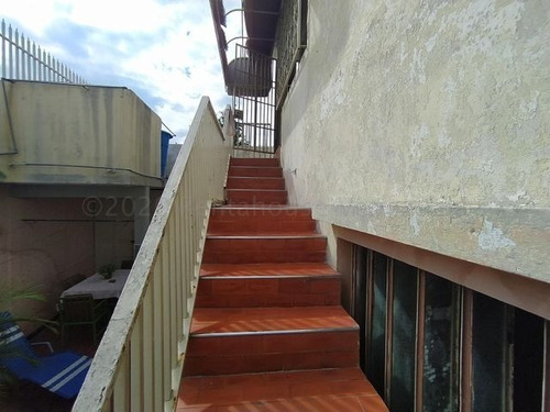 Imagen 2 de 30 de Bella Casa De 2 Niveles En Venta En Barquisimeto. Zona Centro-oeste, Selena Pacheco Tlf. 04245197639. Cód. 22-6232 Lara, Venezuela